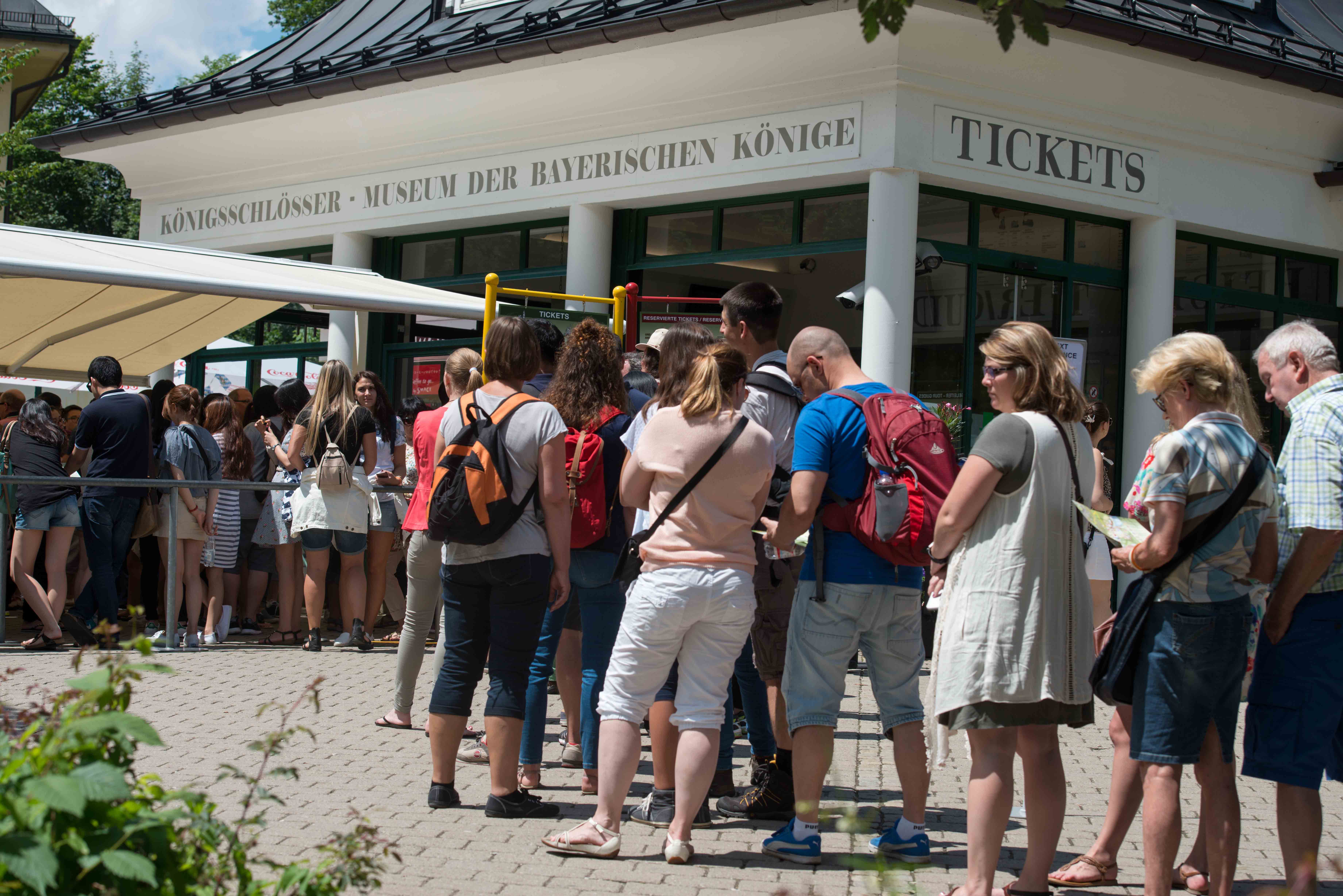 Warteschlange_TicketsNeuschwanstein.jpg